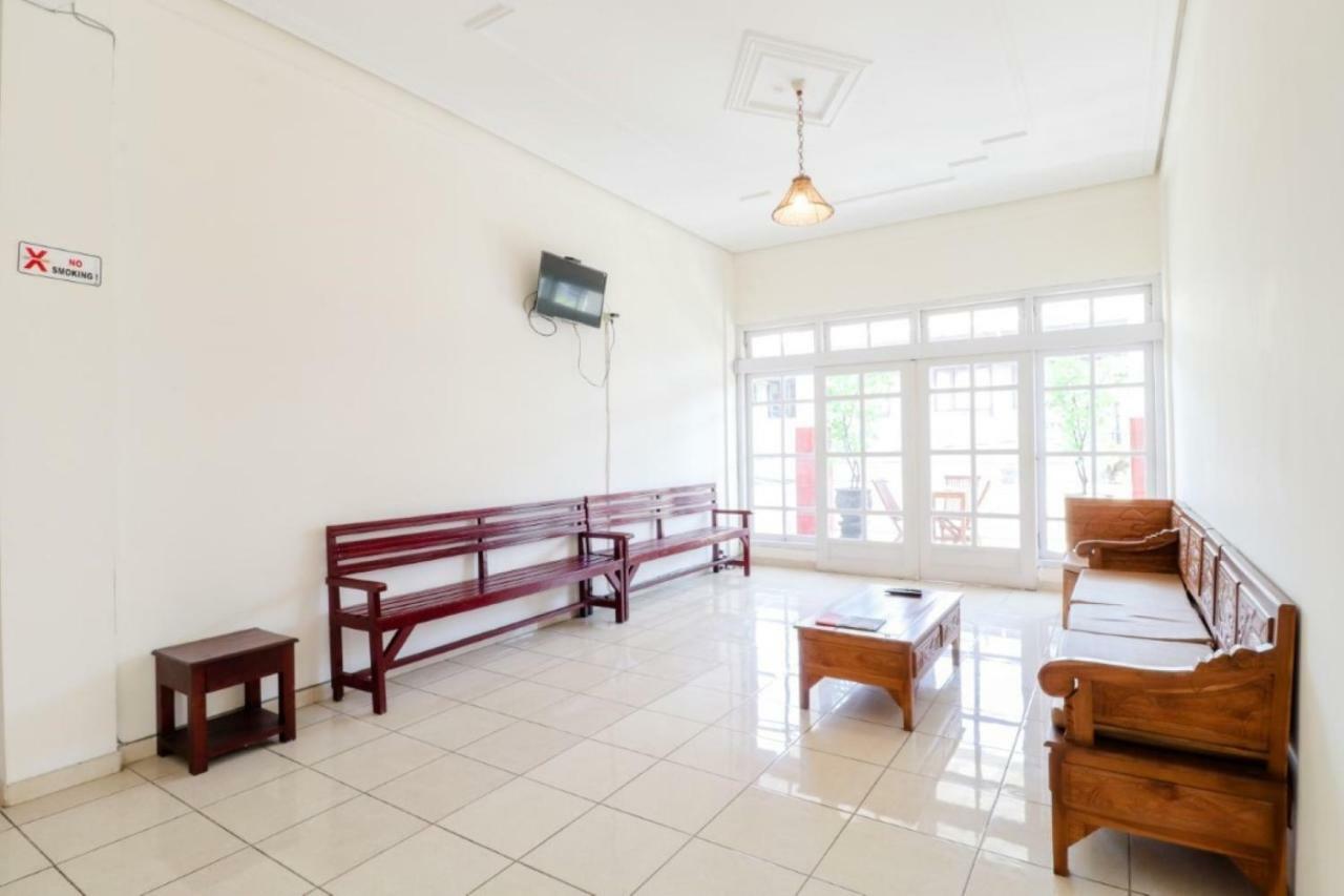 Palmyra Hostel Malang Exterior foto