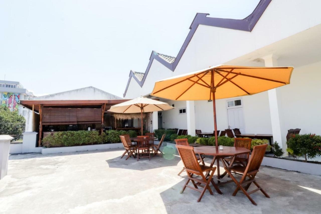 Palmyra Hostel Malang Exterior foto