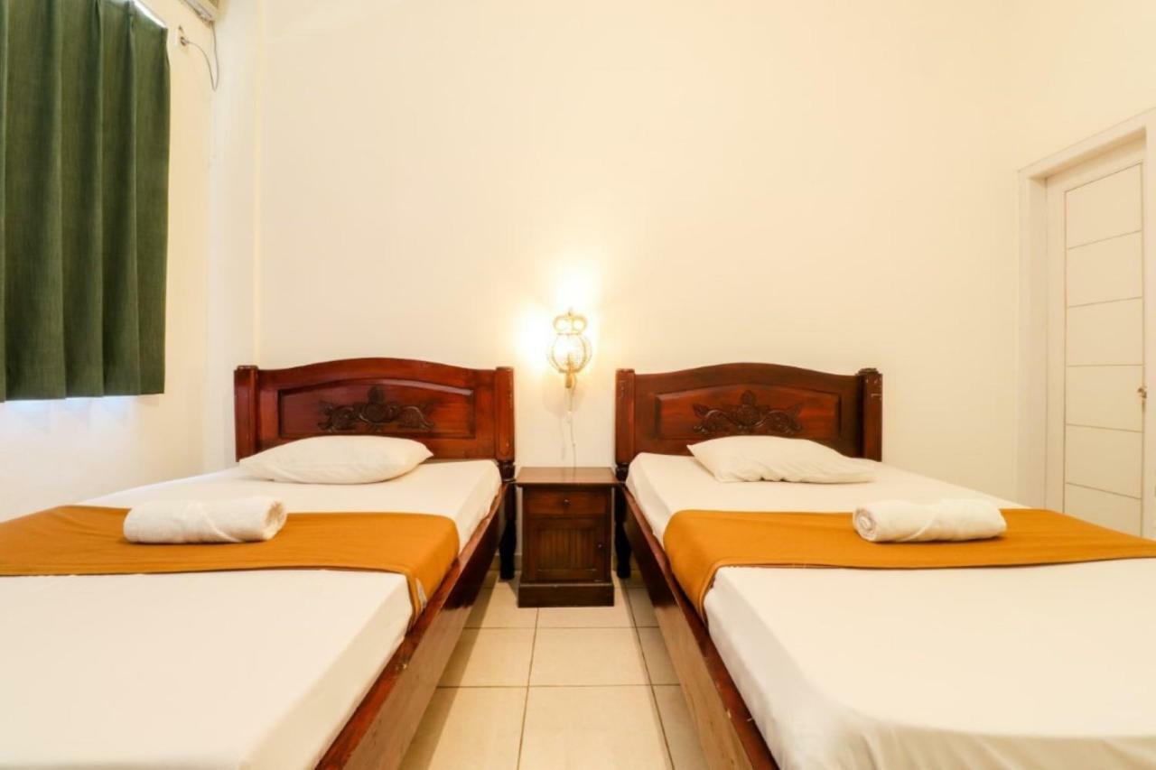 Palmyra Hostel Malang Exterior foto